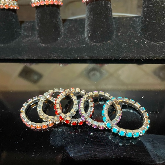 NWOT Set of five stretchy crystal rings - Picture 2 of 5